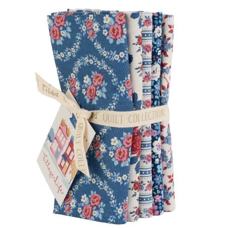 Tilda Village Life Blue, 5 Fat Quarter 48 x 53 cm Blu Tilda Fabrics - 1