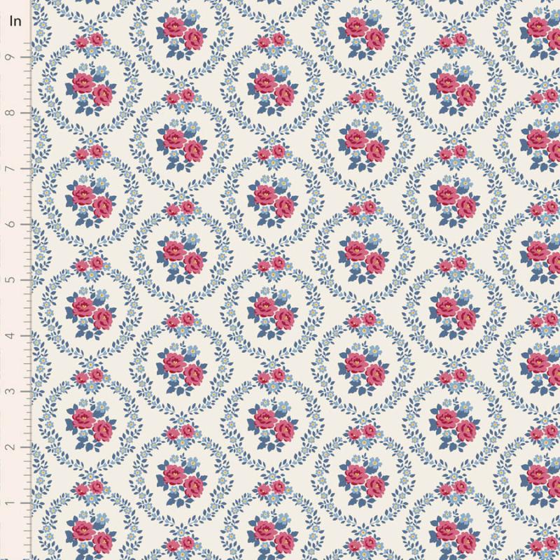 Tilda Village Life Mable Cold Cream, Tessuto Panna con Ghirlande di Rose Tilda Fabrics - 1