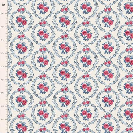 Tilda Village Life Mable Cold Cream, Tessuto Panna con Ghirlande di Rose Tilda Fabrics - 1