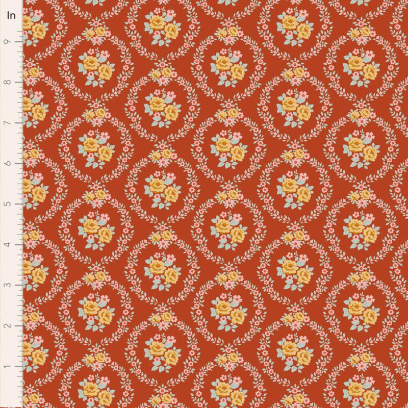 Tilda Village Life Mable Rust, Tessuto Rosso con Ghirlande di Rose Tilda Fabrics - 1