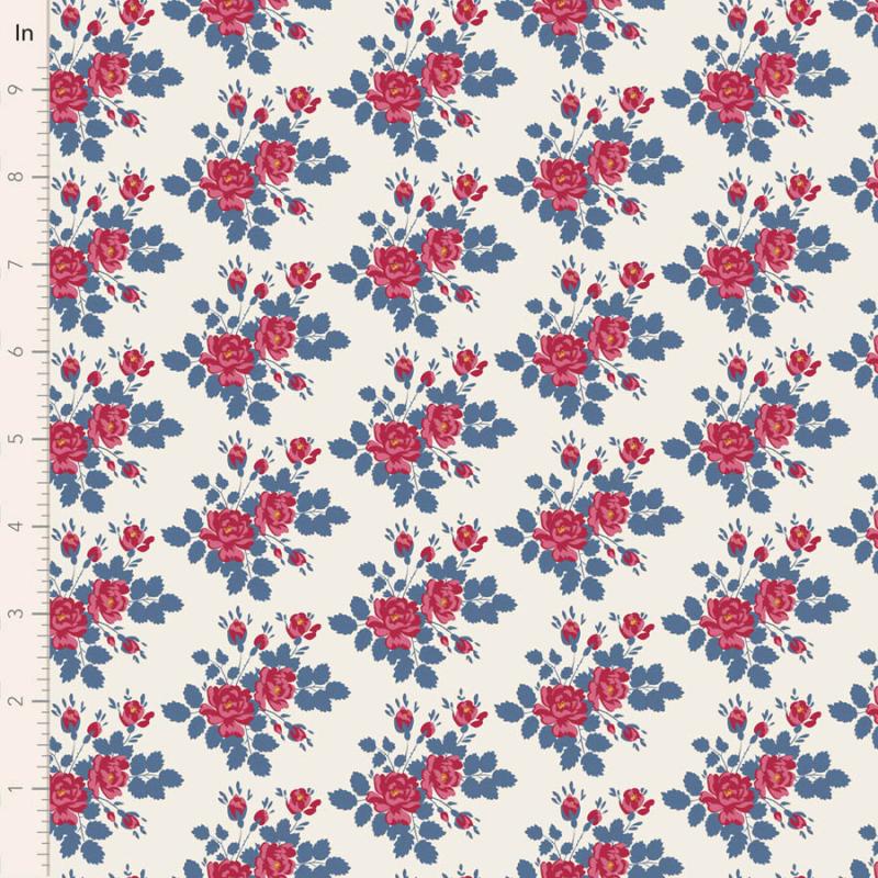 Tilda Village Life Myrtle Blue, Tessuto Panna con Mazzi di Rose e foglie Blu Tilda Fabrics - 1
